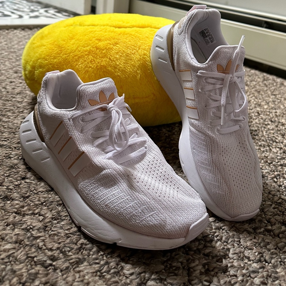 Adidas white/gold